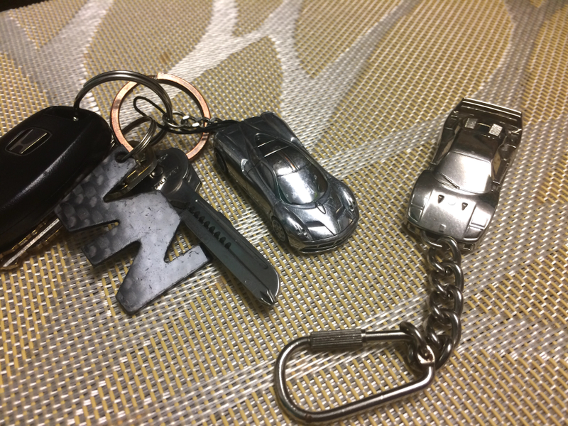 Illustration for article titled Out with the old in with the new (Bburago Ferrari F40 Keychain)